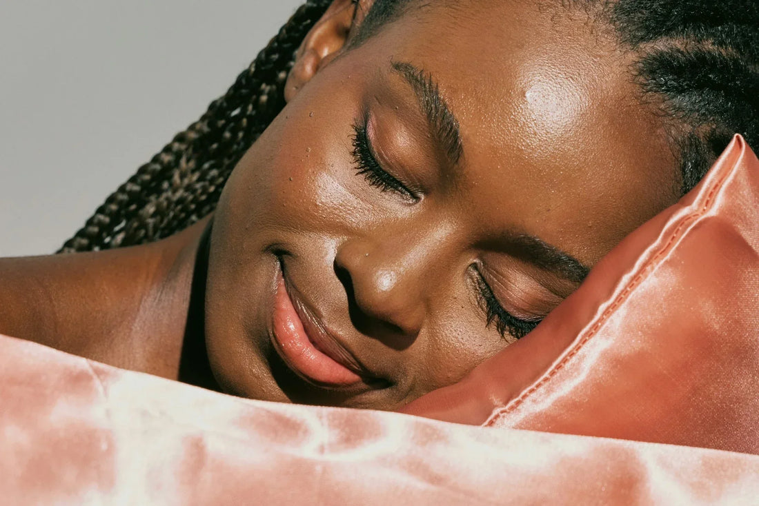 Pourquoi dormir sur une taie d'oreiller en soie change tout ?